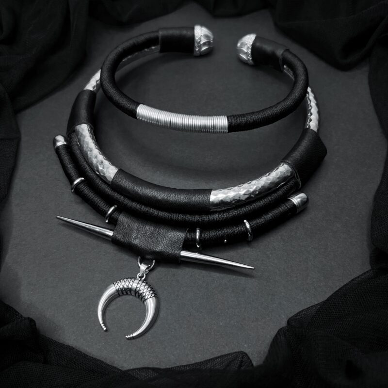 Crescentia Neckpiece